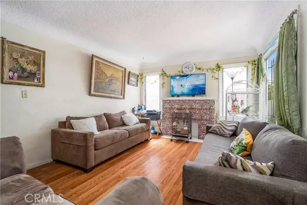 Los Angeles, CA 90047,6030 W Wilton