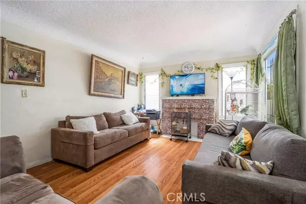 Los Angeles, CA 90047,6030 W Wilton