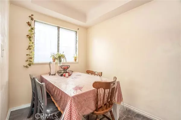 Los Angeles, CA 90047,6030 W Wilton