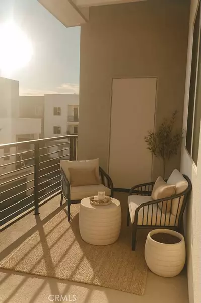 27228 Diamond Peak LN 301, Valencia, CA 91381