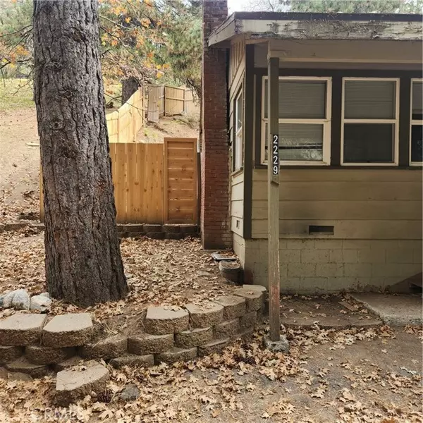 Running Springs, CA 92382,2229 Spring Oak DR