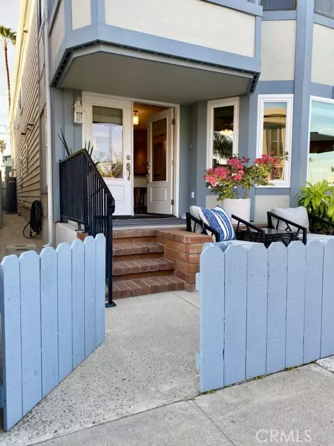 Newport Beach, CA 92663,519 35th 1