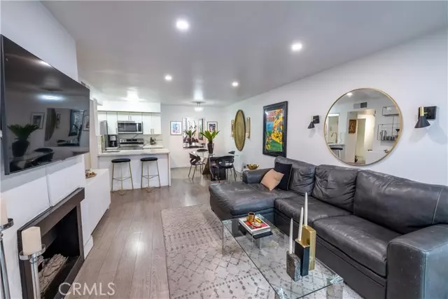 West Hollywood, CA 90069,906 Doheny DR 303