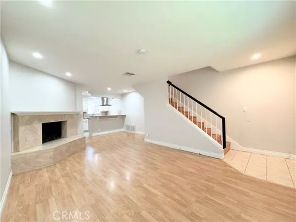 Woodland Hills, CA 91367,22103 Oxnard ST