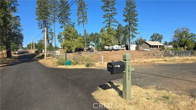1833 Stark LN, Paradise, CA 95969