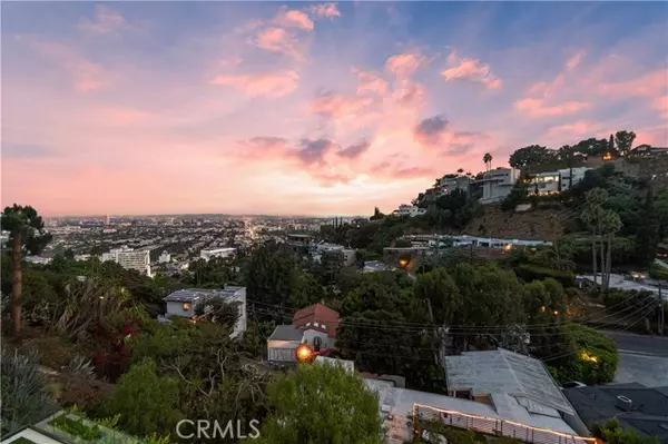 Los Angeles, CA 90069,8566 Hollywood BLD