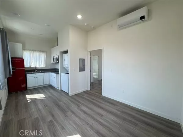 Los Angeles, CA 90004,209 1/2 N Serrano AVE