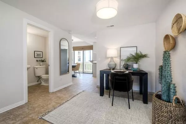 Carlsbad, CA 92009,6615 Santa Isabel ST C