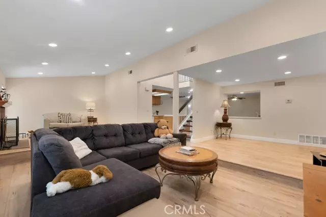 10121 Larwin AVE 3, Chatsworth, CA 91311