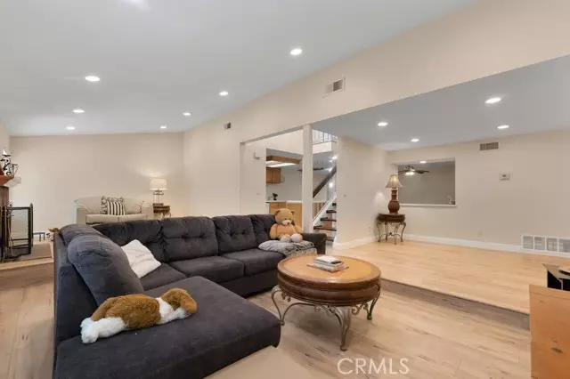 10121 Larwin AVE 3, Chatsworth, CA 91311