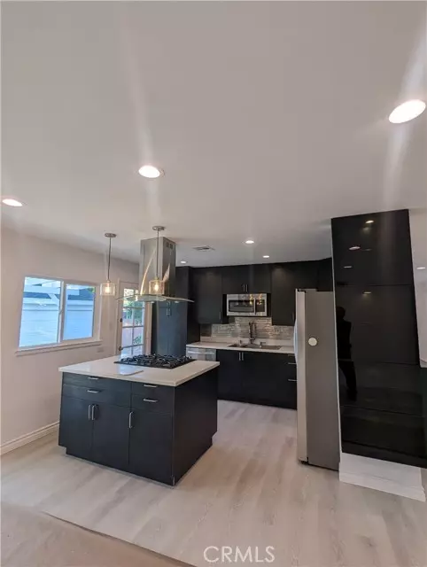 Woodland Hills, CA 91303,22253 Criswell ST