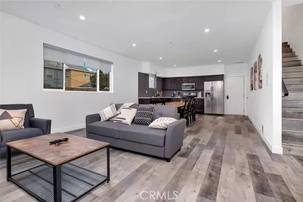 1342 N Kenmore, Los Angeles, CA 90027