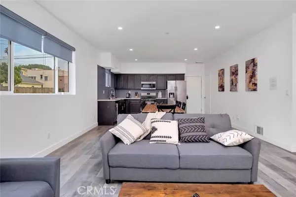 Los Angeles, CA 90027,1342 N Kenmore