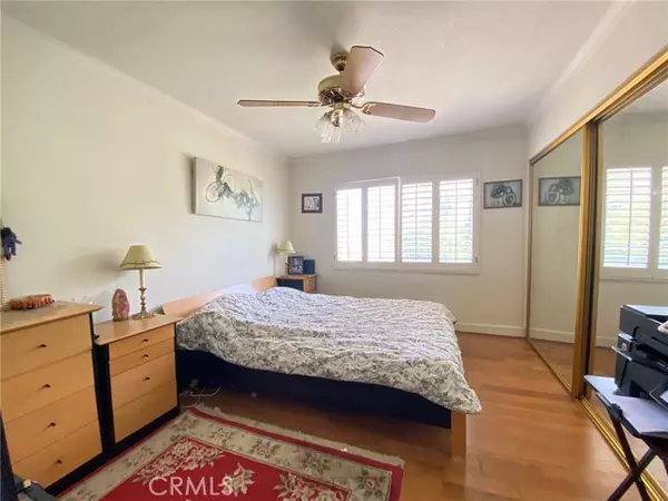 Woodland Hills, CA 91364,5323 Del Moreno DR