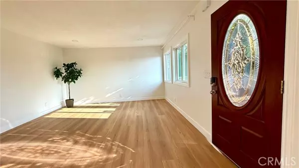 7672 Amazon DR 4, Huntington Beach, CA 92647