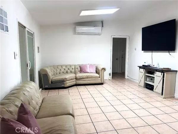 Sylmar, CA 91342,14914 Oswald st