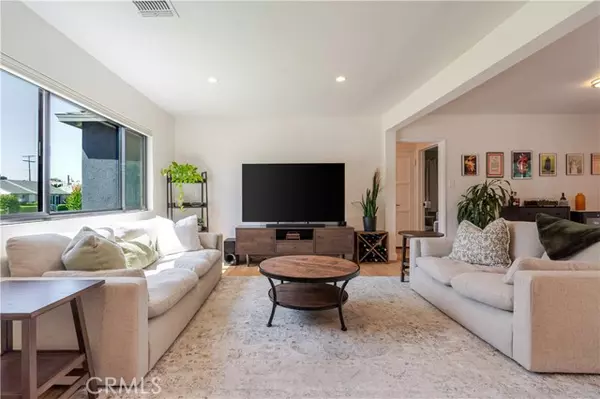 Lake Balboa, CA 91406,16931 Gault ST