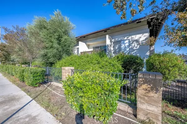 Valencia, CA 91355,23515 Lyons AVE 201