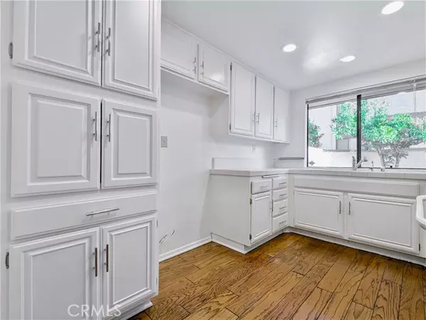 Woodland Hills, CA 91367,21500 Califa 138