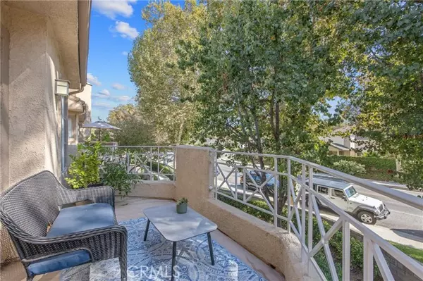 Valencia, CA 91355,23933 Del Monte DR 19