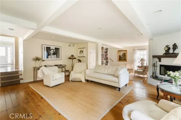 Los Angeles, CA 90068,6800 Pacific View DR