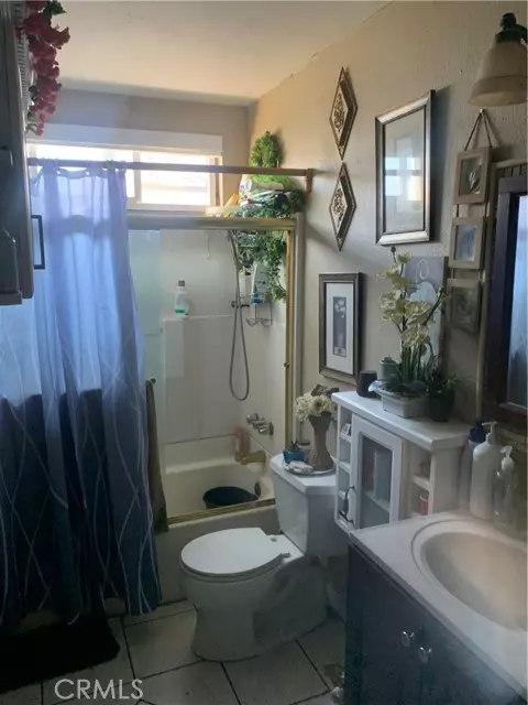 Hawaiian Gardens, CA 90716,22414 Horst