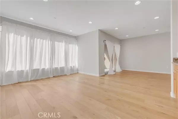 North Hollywood, CA 91601,4821 Bakman 201
