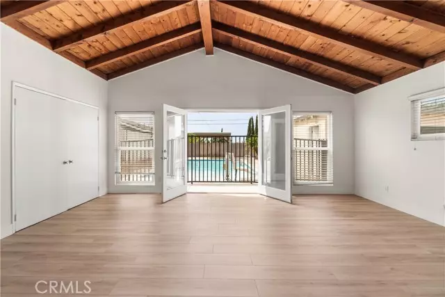 11139 Manhattan, Los Angeles, CA 90047