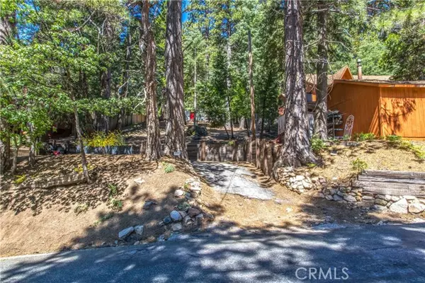 Running Springs, CA 92382,2212 Spring Oak DR