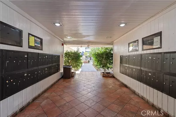 Tarzana, CA 91356,18530 Hatteras 239