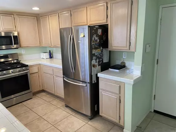 Escondido, CA 92026,1598 Via Salerno