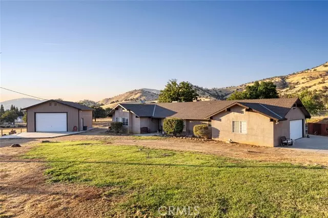 7214 Lupine DR, Sanger, CA 93657