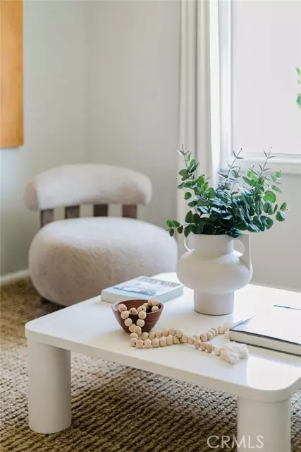 Encino, CA 91316,17442 Burma