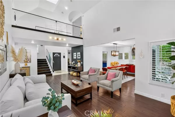 Valencia, CA 91355,24456 Mockingbird Ct