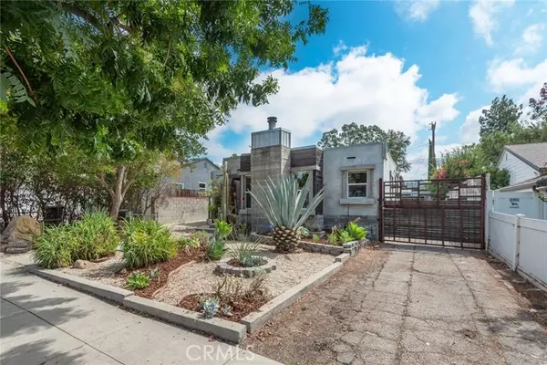 Woodland Hills, CA 91364,21914 Velicata