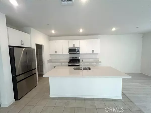 Fontana, CA 92336,15764 Caterpillar DR