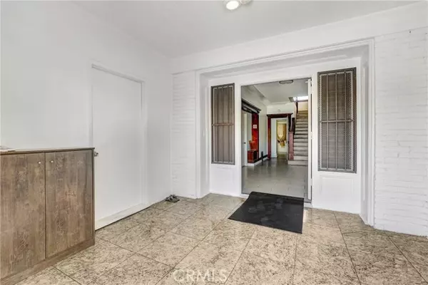 Los Angeles, CA 90006,1041 Elden AVE