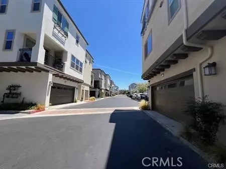 Yorba Linda, CA 92886,18318 Iris