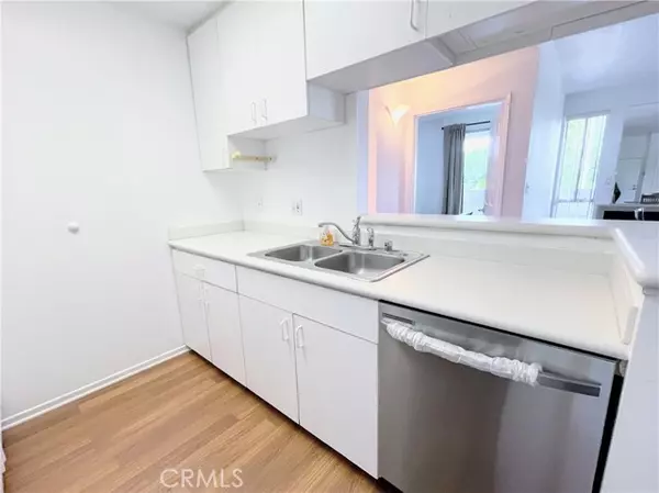 Reseda, CA 91335,19350 Sherman Way 137