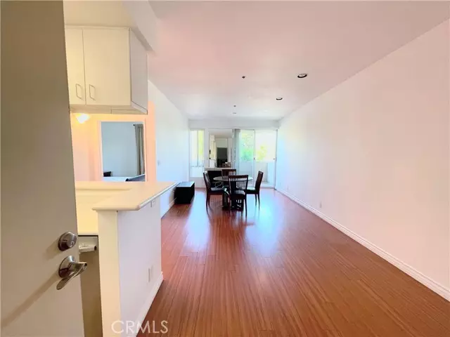 Reseda, CA 91335,19350 Sherman Way 137