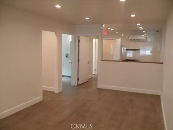 Los Angeles, CA 90003,8763 S San Pedro ST