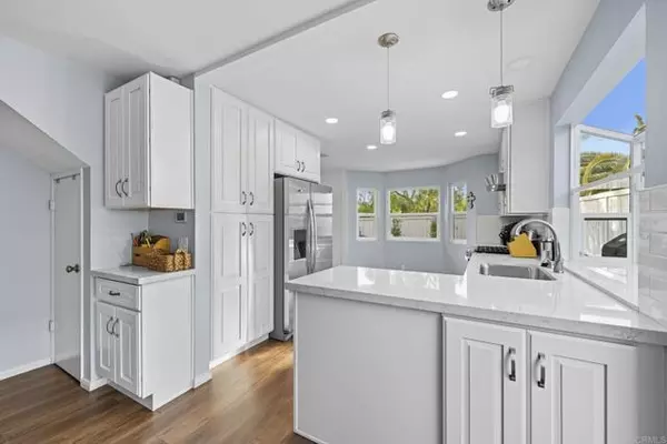 Carlsbad, CA 92009,7925 Calle Madrid