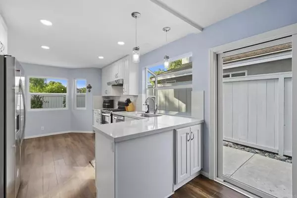 Carlsbad, CA 92009,7925 Calle Madrid