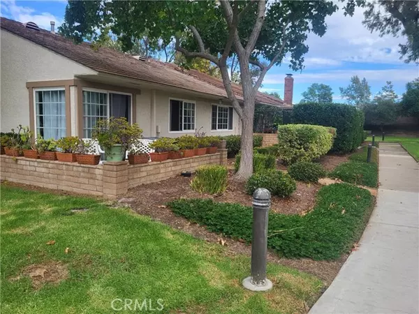 Irvine, CA 92612,2 Hawthorn