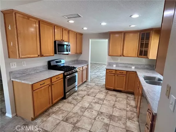 Sylmar, CA 91342,15873 Yarnell St
