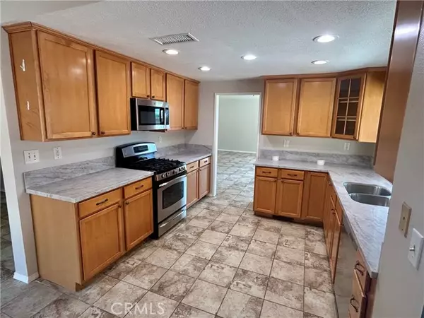 Sylmar, CA 91342,15873 Yarnell St