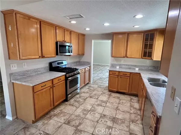 Sylmar, CA 91342,15873 Yarnell St