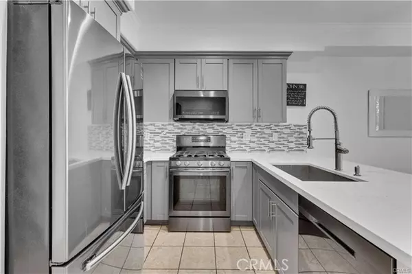 750 S Azusa AVE B, Azusa, CA 91702