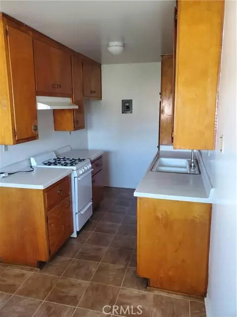 Bellflower, CA 90706,9529 Oak St