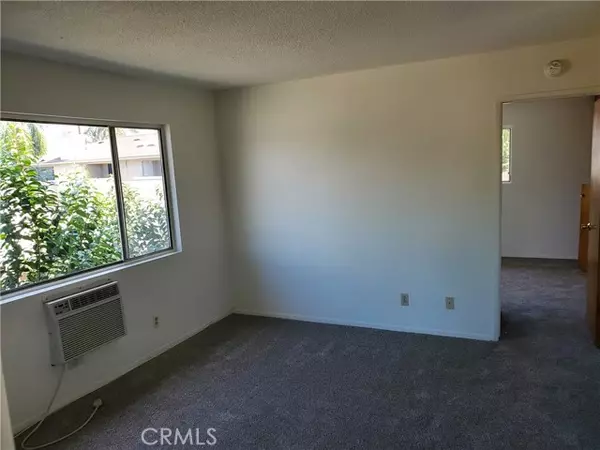 Bellflower, CA 90706,9529 Oak St